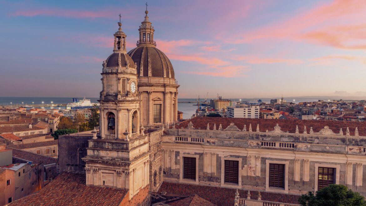 Catania barocco tra via Crociferi e Palazzo Biscari